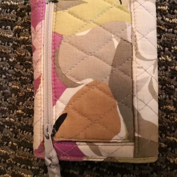 Vera Bradley Retired Portabella Road Bowler Wallet Collectible Casual Utility - Picture 2 of 4